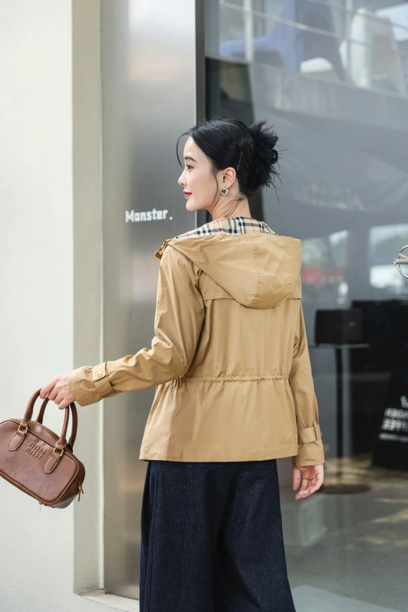Minimalist Burberry Outwear 104227