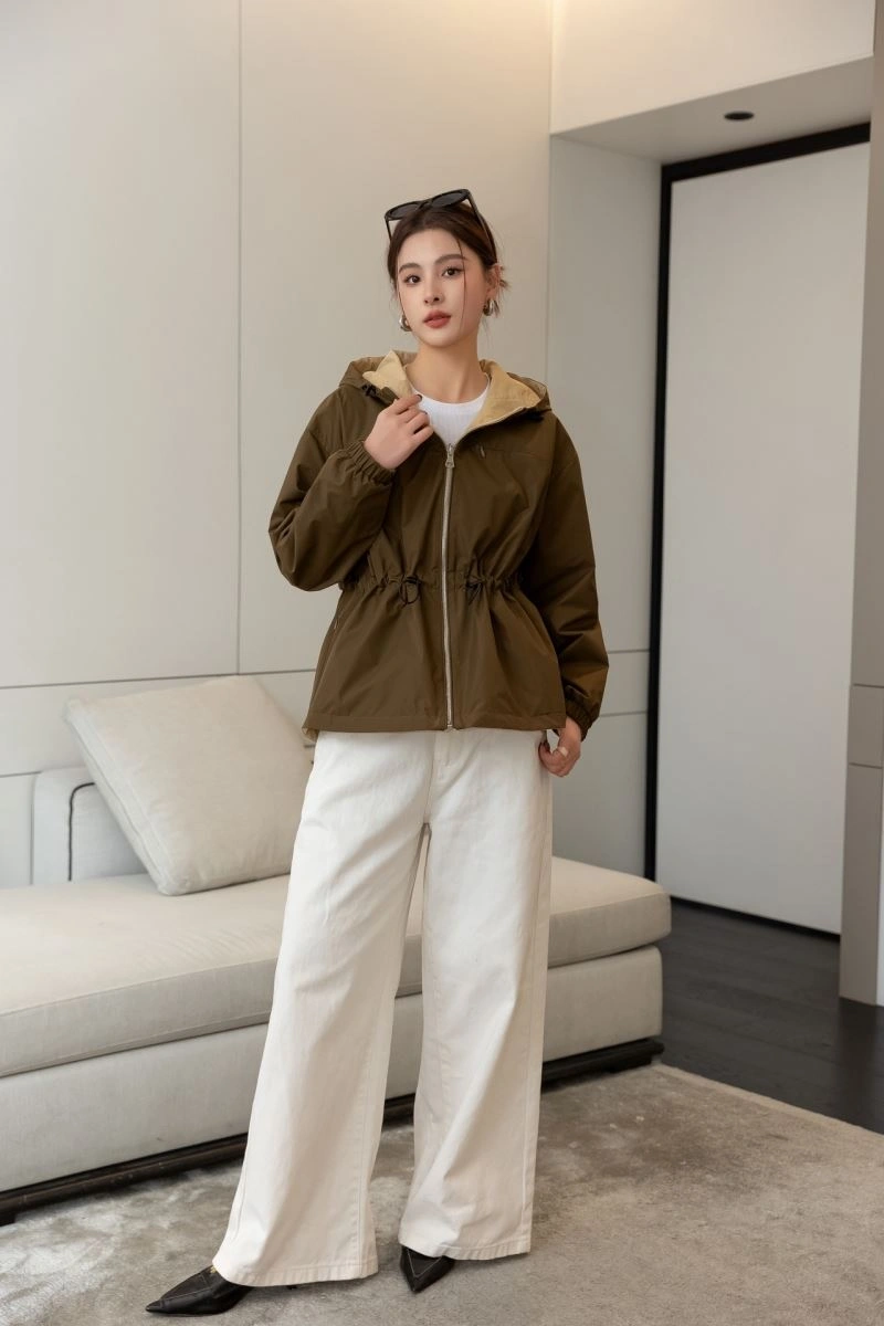 Elegant Burberry Outwear 104162
