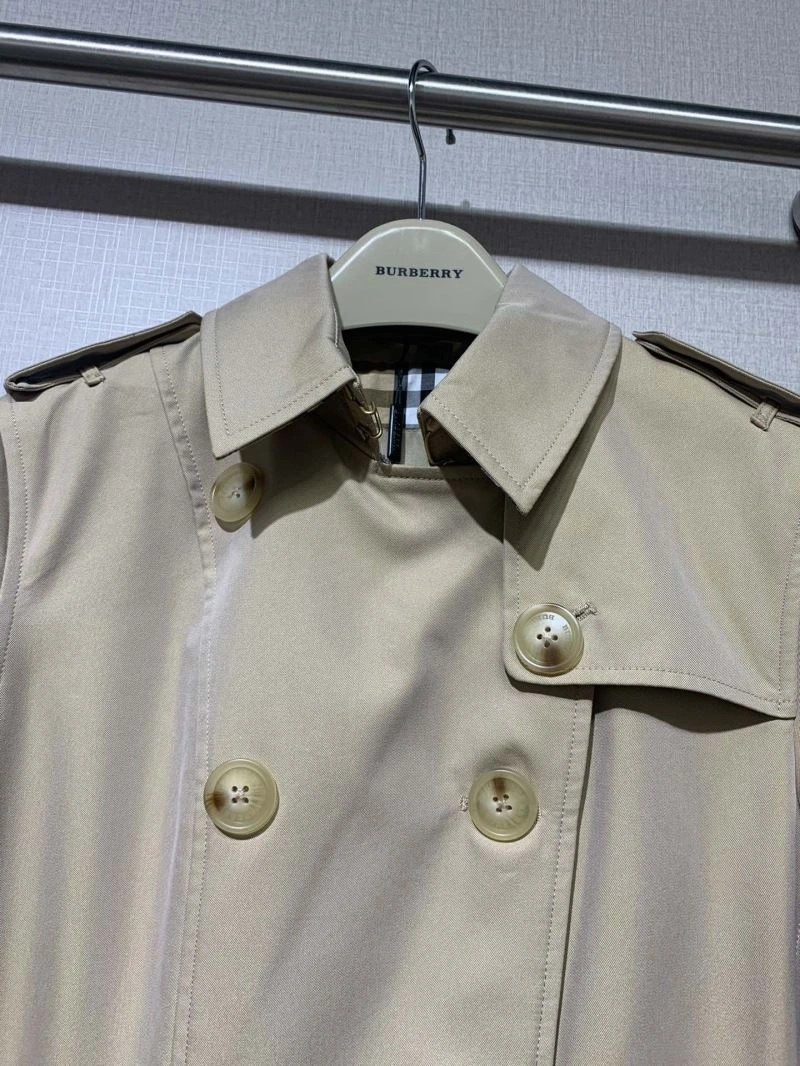 WaterResistant Burberry Outwear 104101