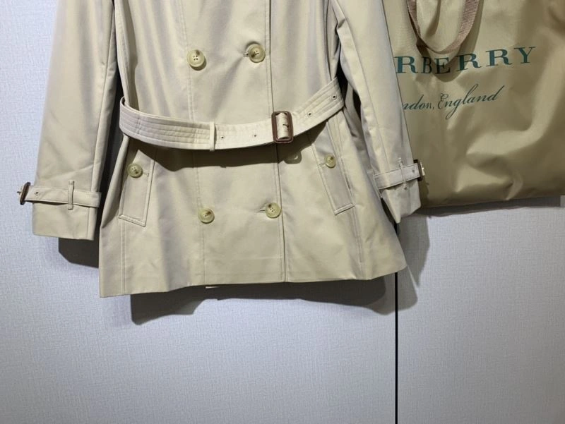 WaterResistant Burberry Outwear 104101