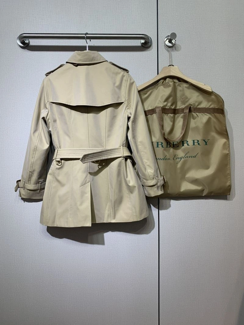 WaterResistant Burberry Outwear 104101