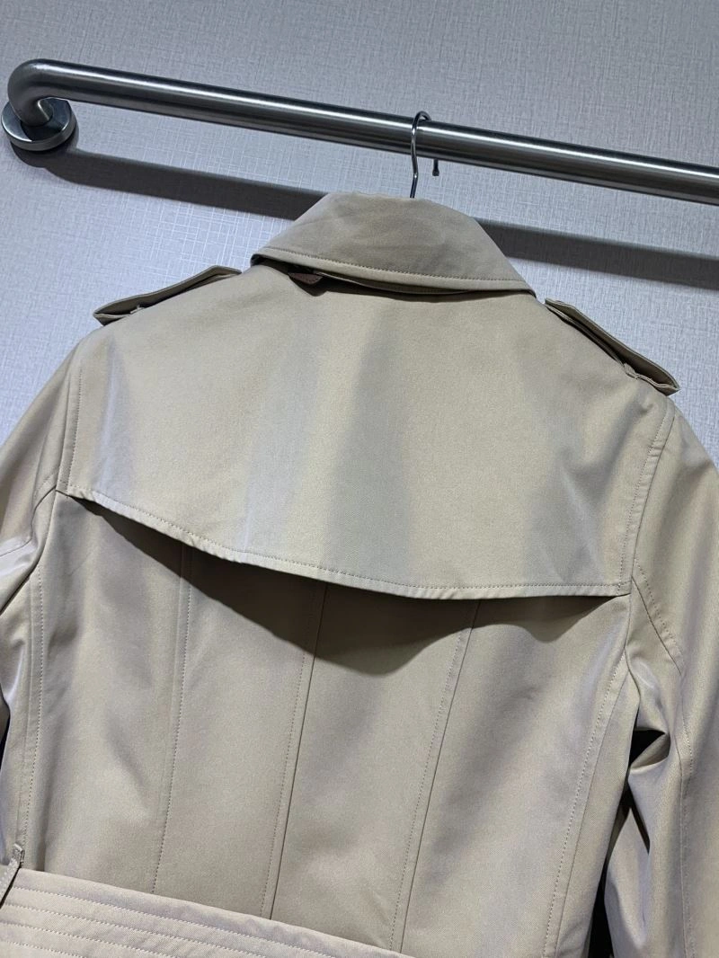WaterResistant Burberry Outwear 104101
