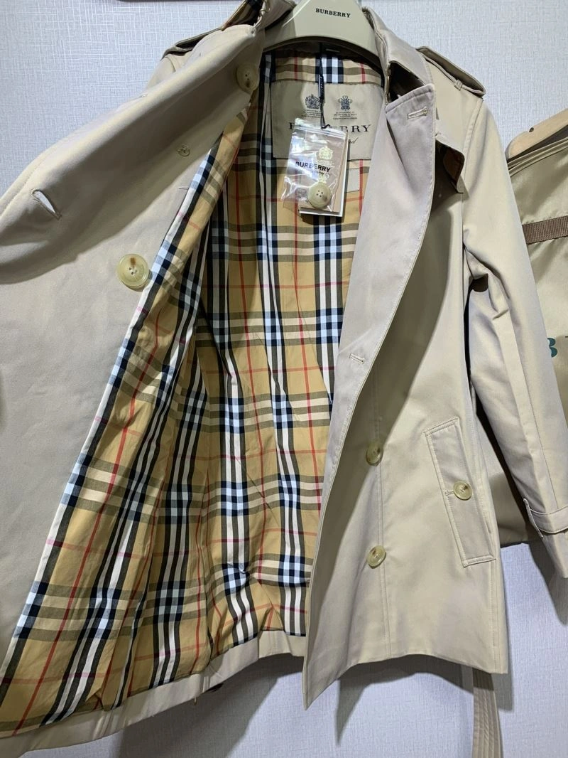 WaterResistant Burberry Outwear 104101