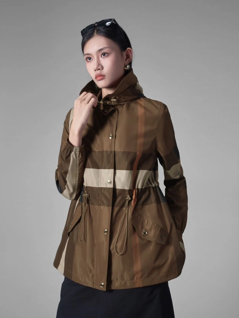 ComfortFit Burberry Outwear 104095