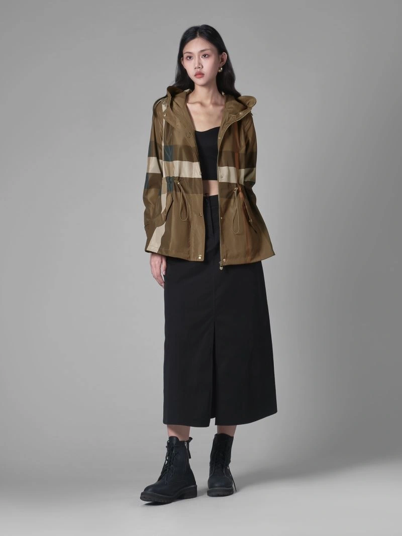 ComfortFit Burberry Outwear 104095