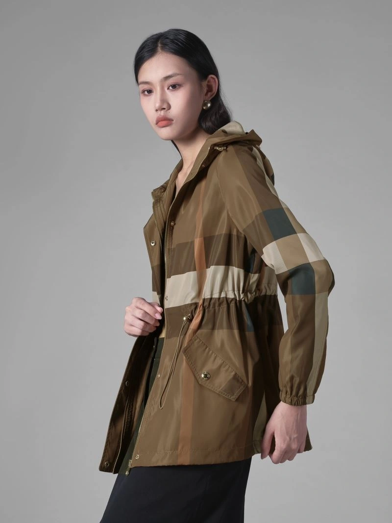 ComfortFit Burberry Outwear 104095