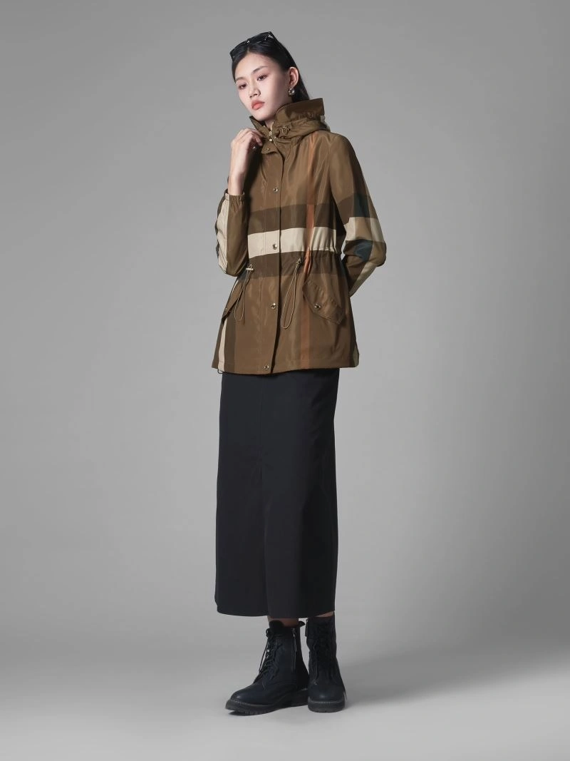 ComfortFit Burberry Outwear 104095