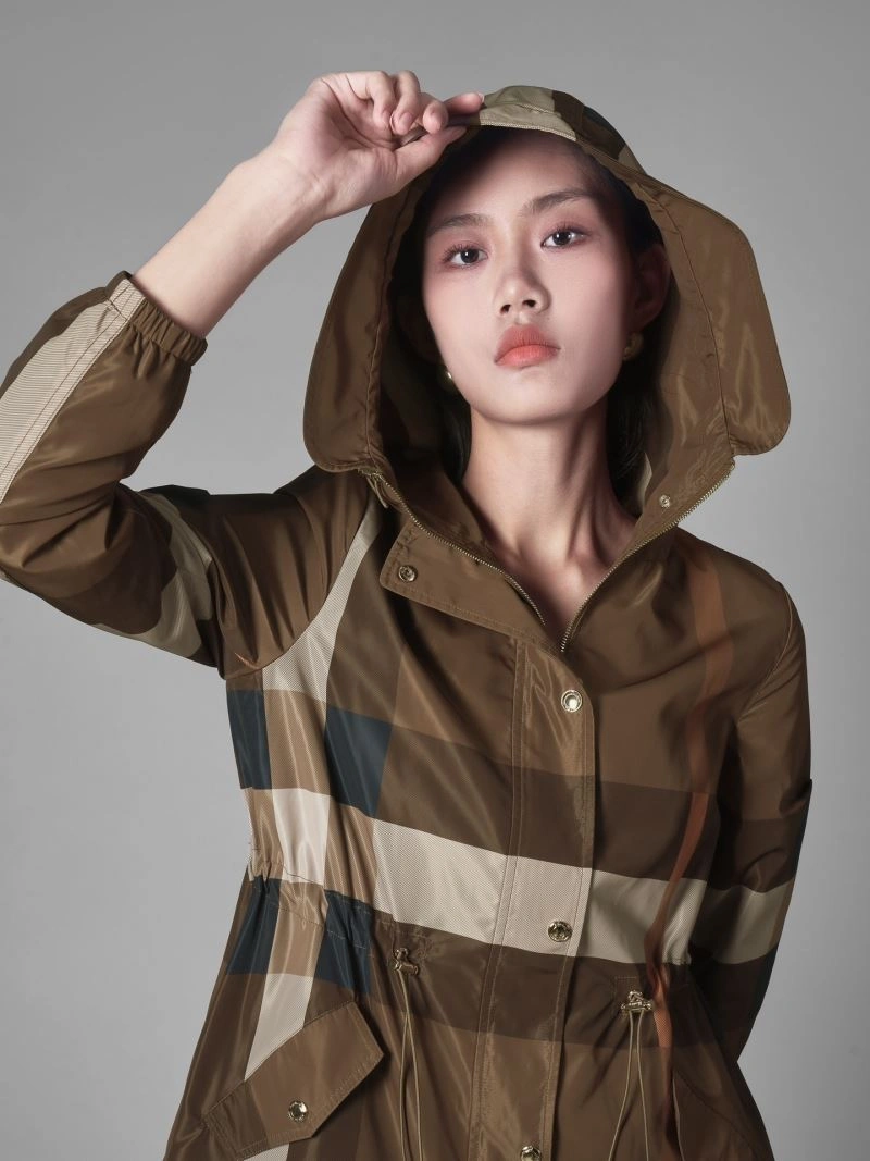 ComfortFit Burberry Outwear 104095