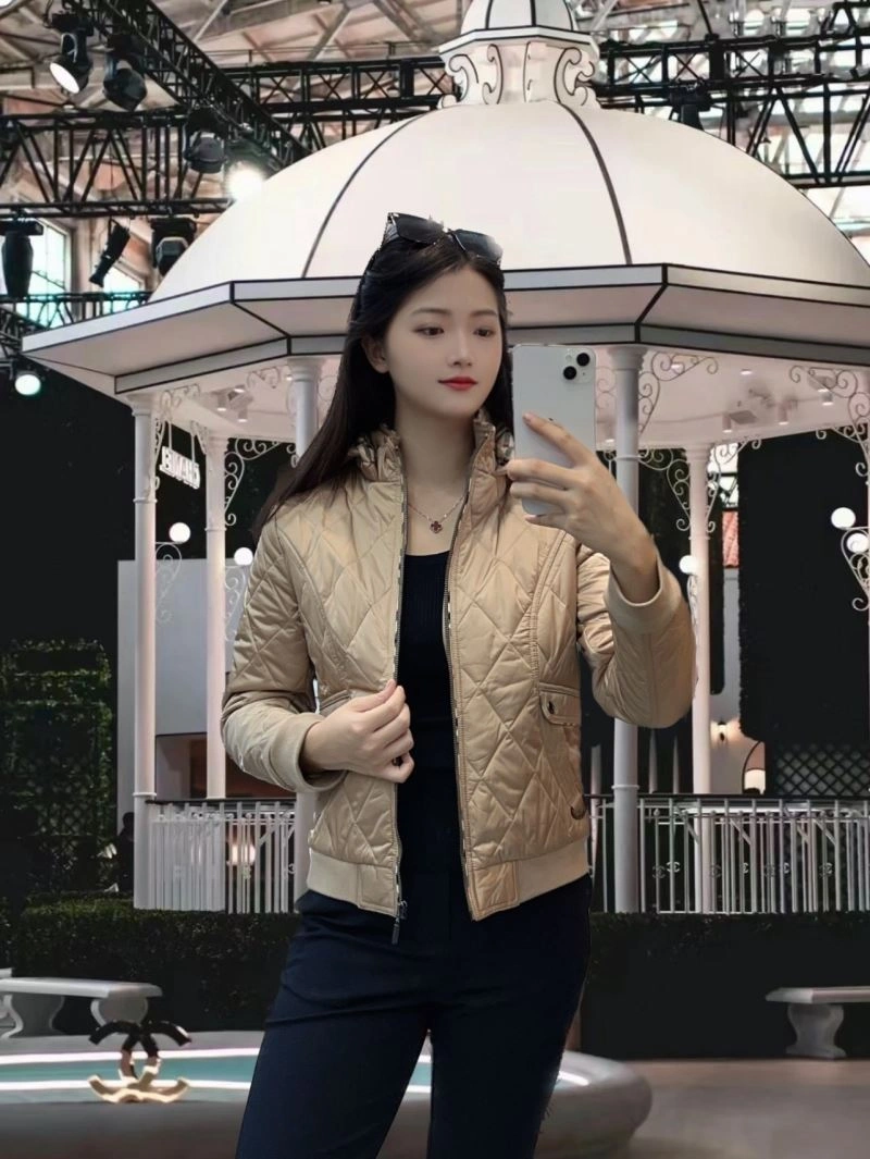 Effortless Burberry Outwear 104087