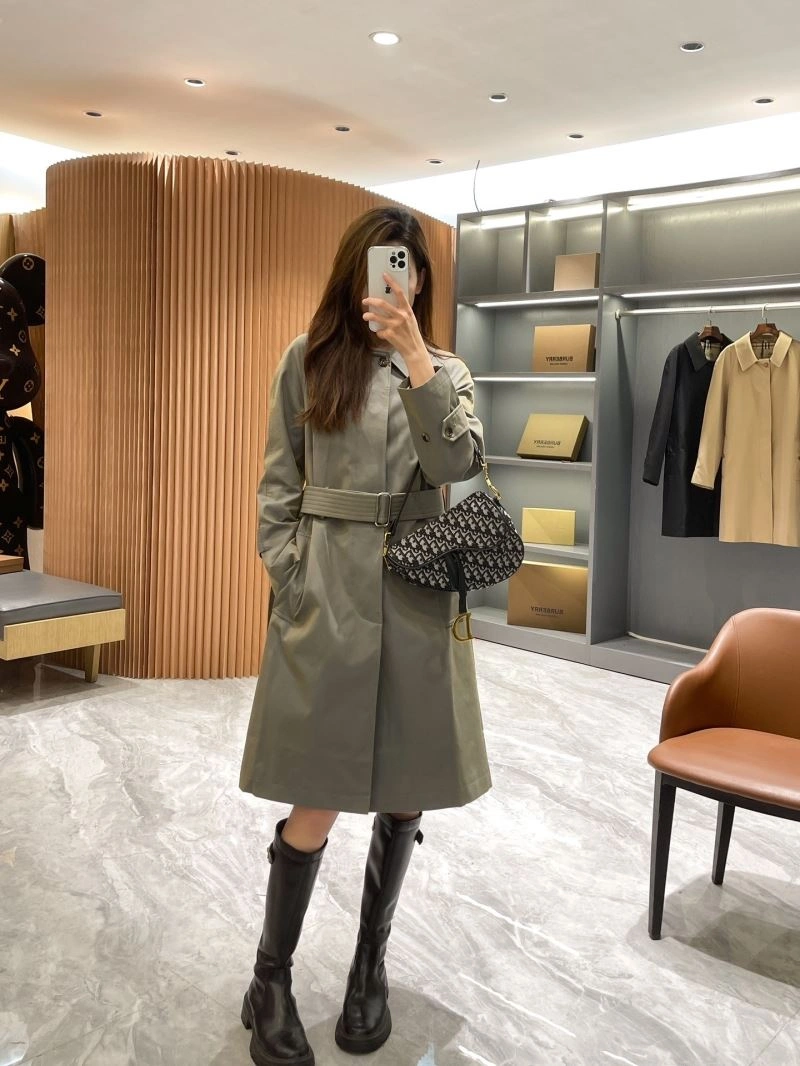 Breathable Burberry Outwear 104064