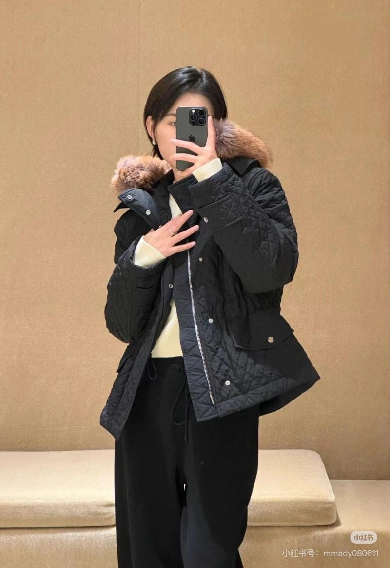 Stretchable Burberry Outwear 104105