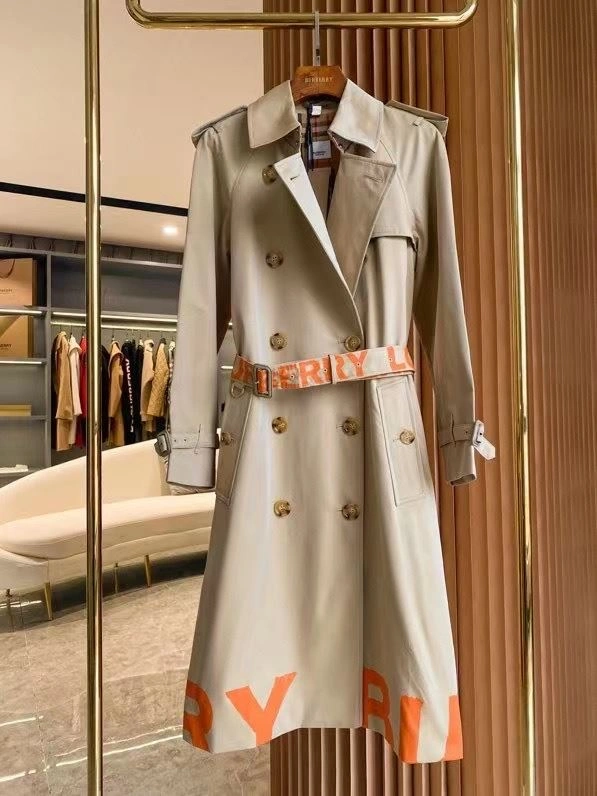 Tailored Burberry Outwear 104042