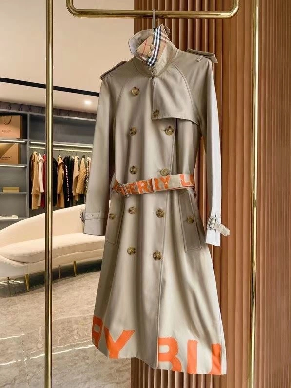 Tailored Burberry Outwear 104042