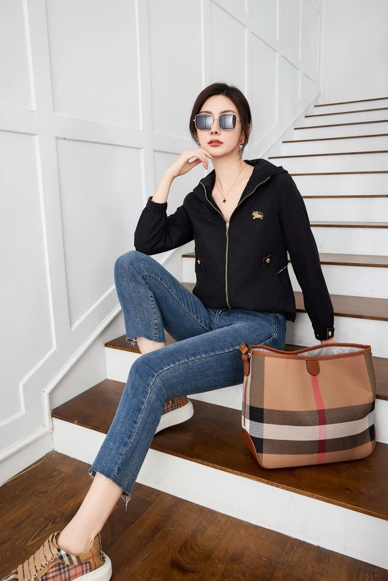 Bright Burberry Outwear 104014