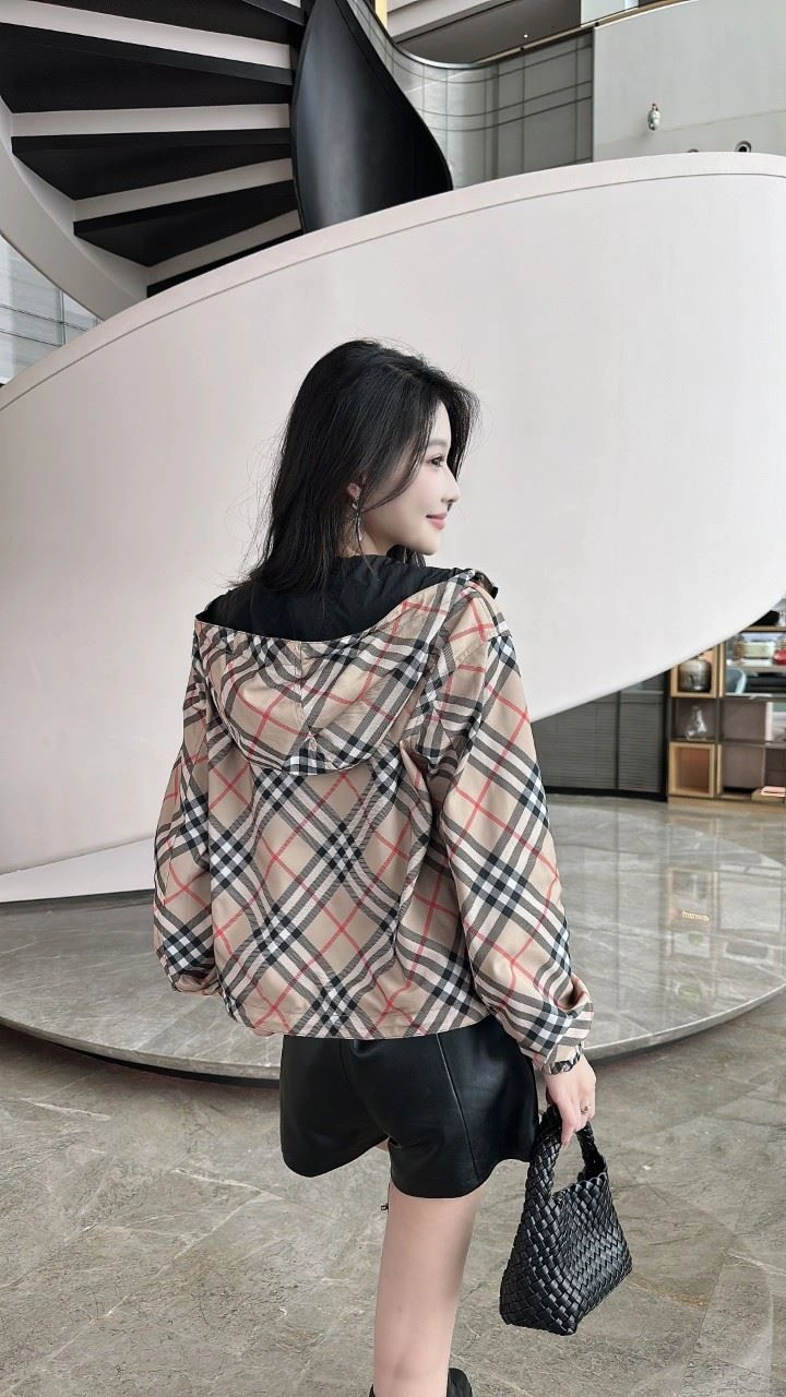 Burberry Outwear Comfortable 103996