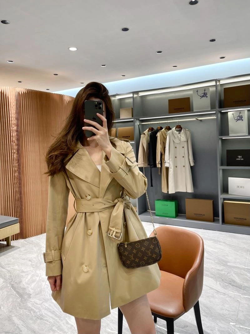 Burberry Outwear Lightweight 103982