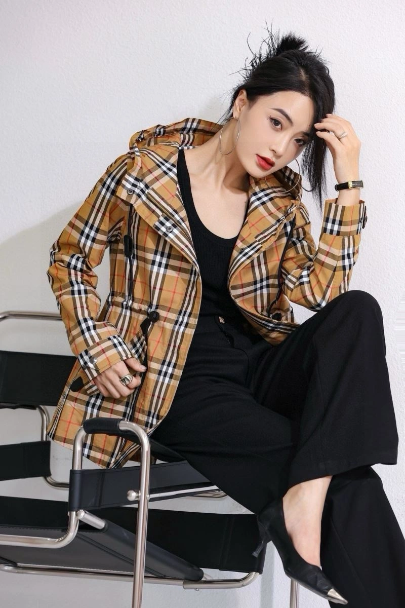 Burberry Outwear Classic 103936