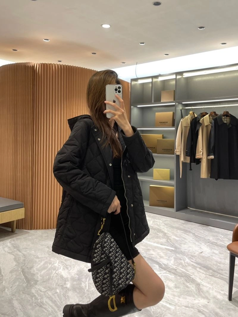 Elegant Burberry Outwear 103894