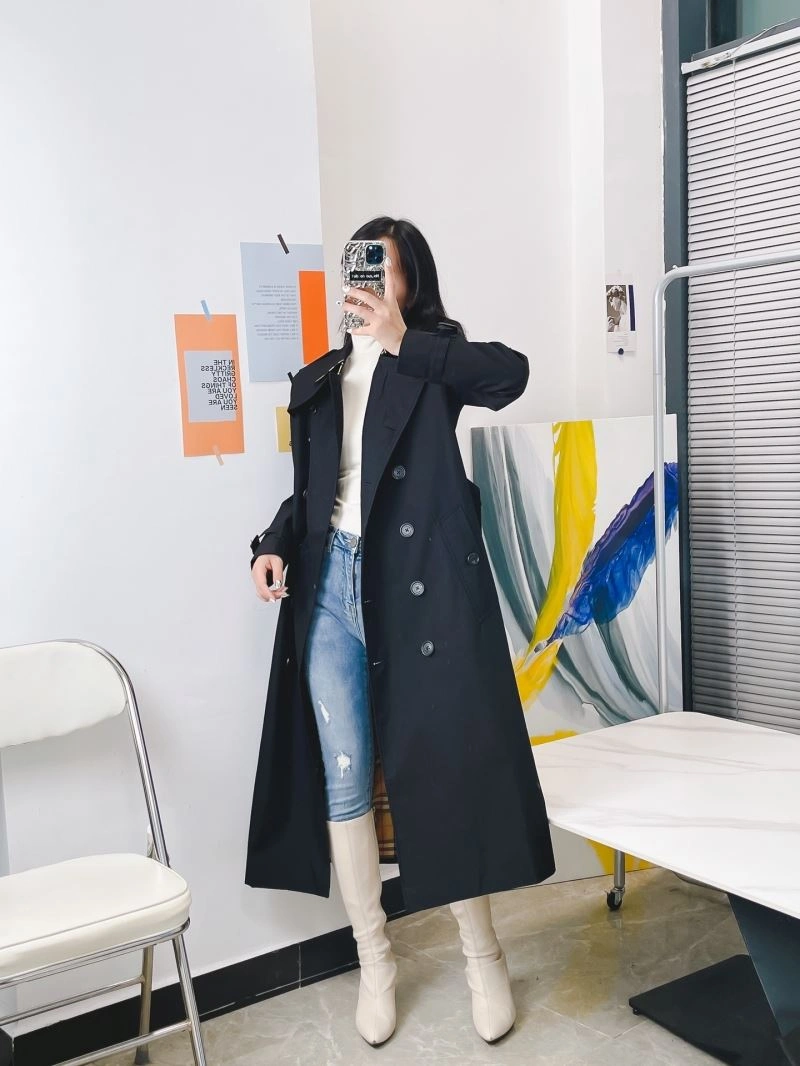 Effortless Burberry Outwear 103831