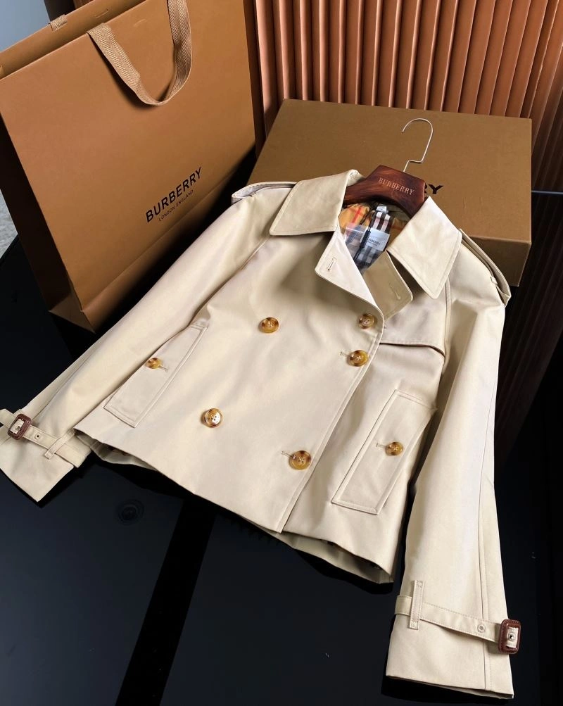 Effortless Burberry Outwear 103805