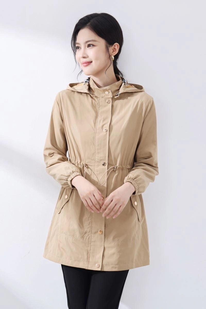 Minimalist Burberry Outwear 103809