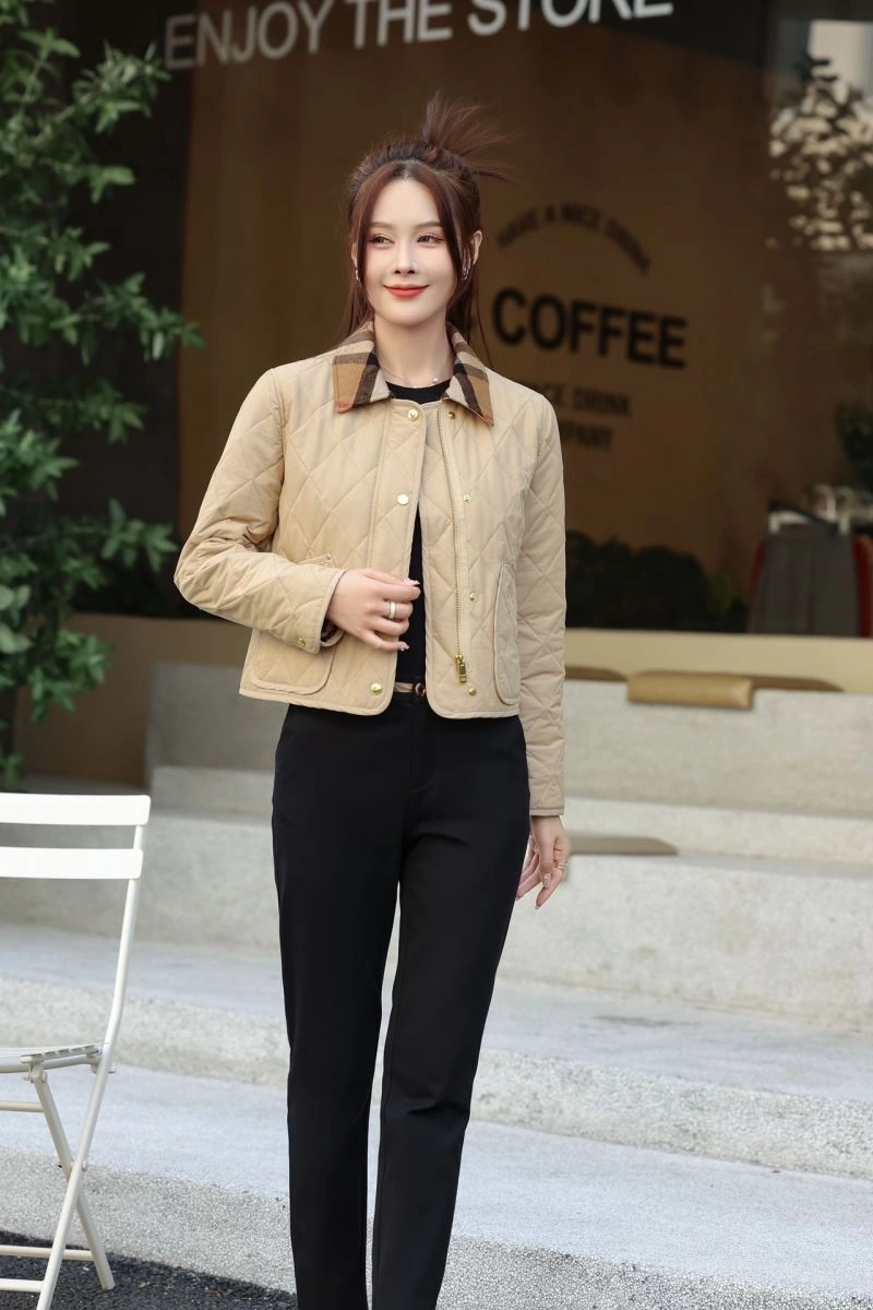 Lightweight Burberry Outwear 103748