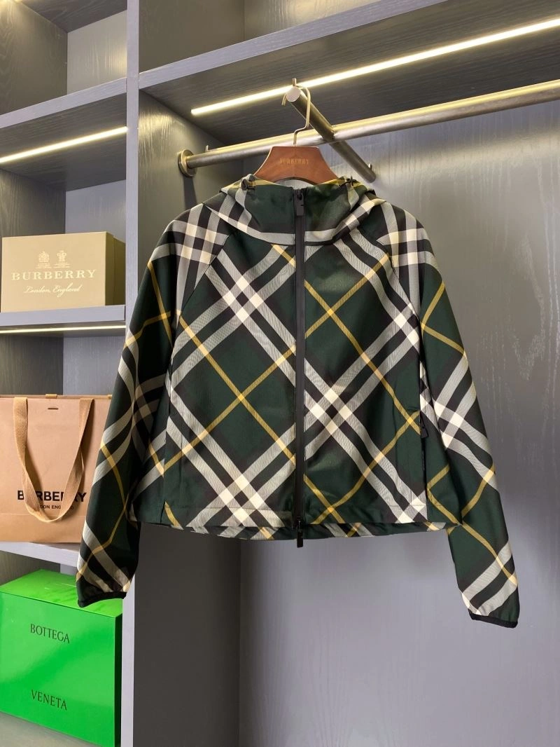Breathable Burberry Outwear 103667