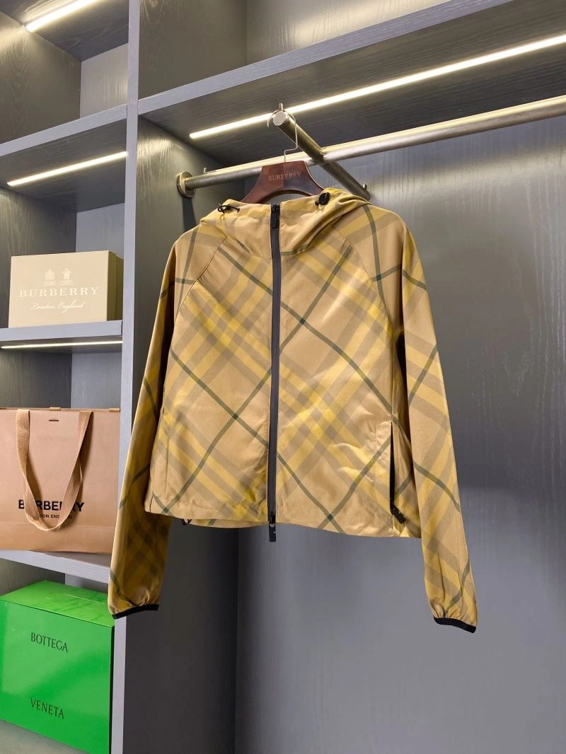 Burberry Outwear Lightweight 103668