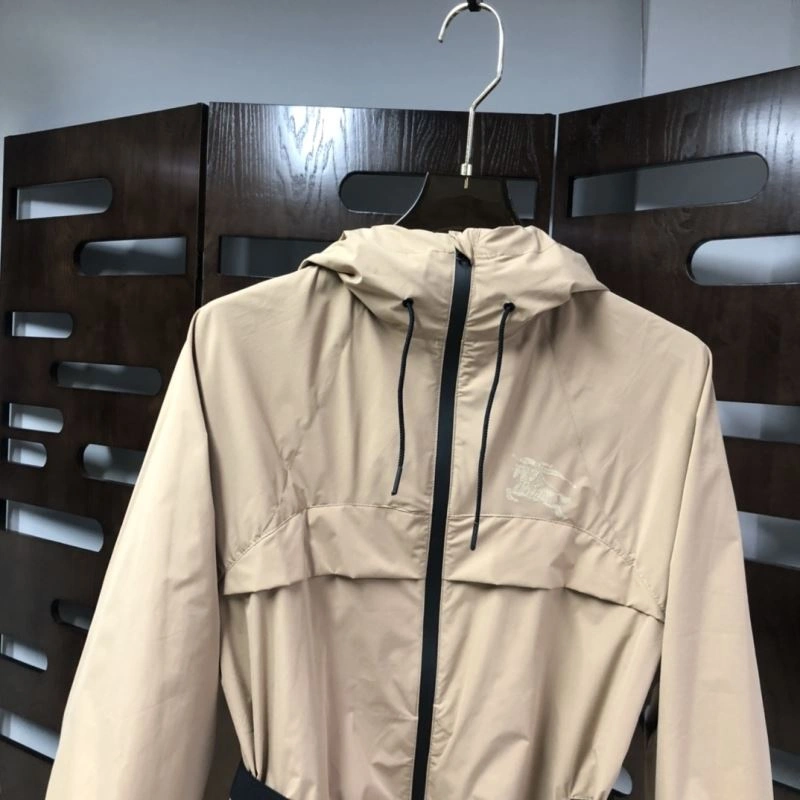 Breathable Burberry Outwear 105591
