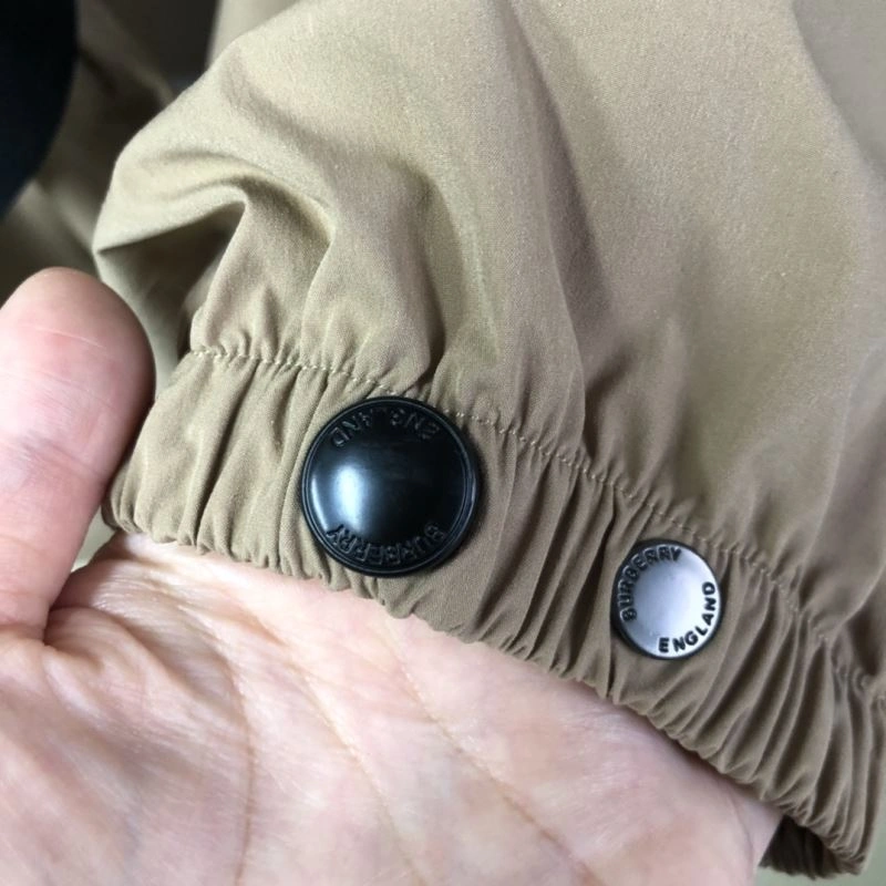 Breathable Burberry Outwear 105591