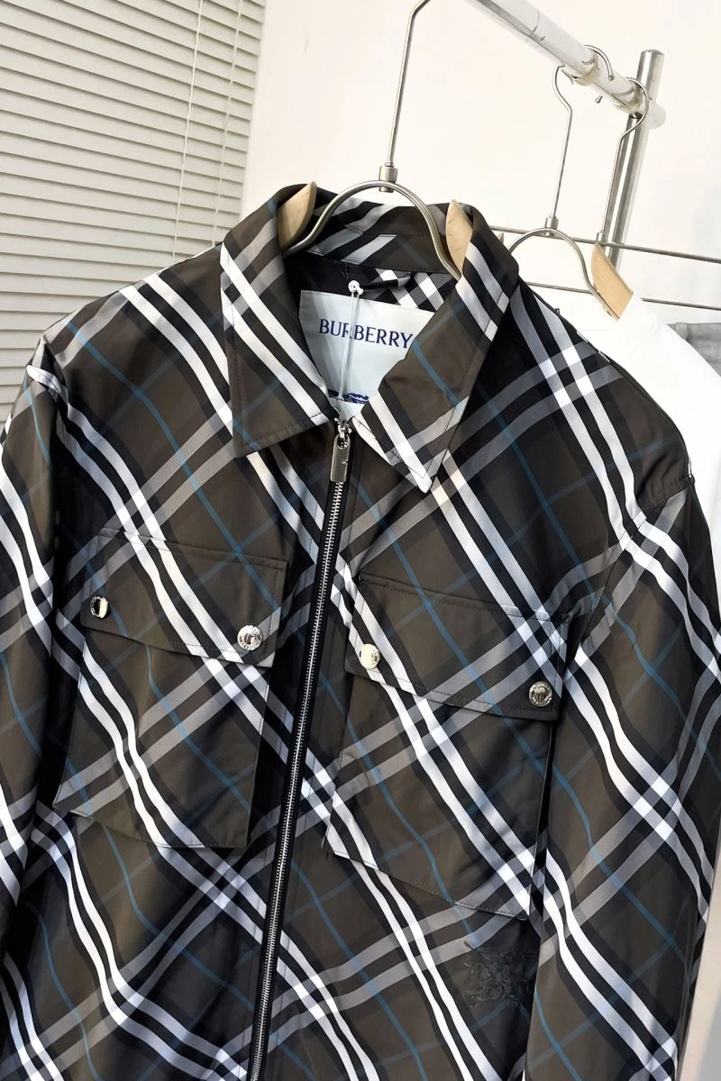 Classic Burberry Outwear 105623