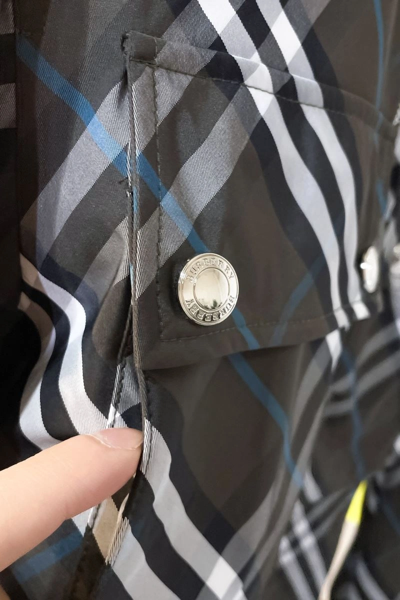 Classic Burberry Outwear 105623