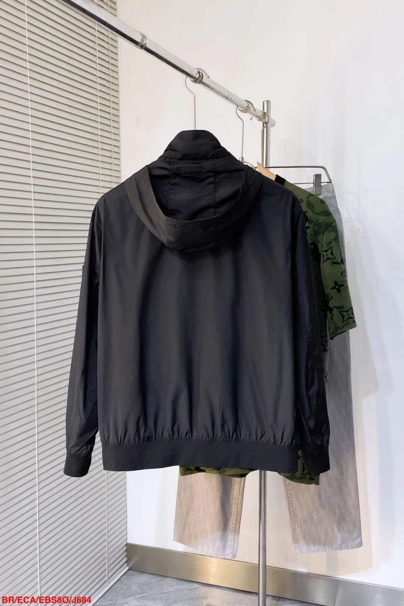 Vibrant Burberry Outwear 105581