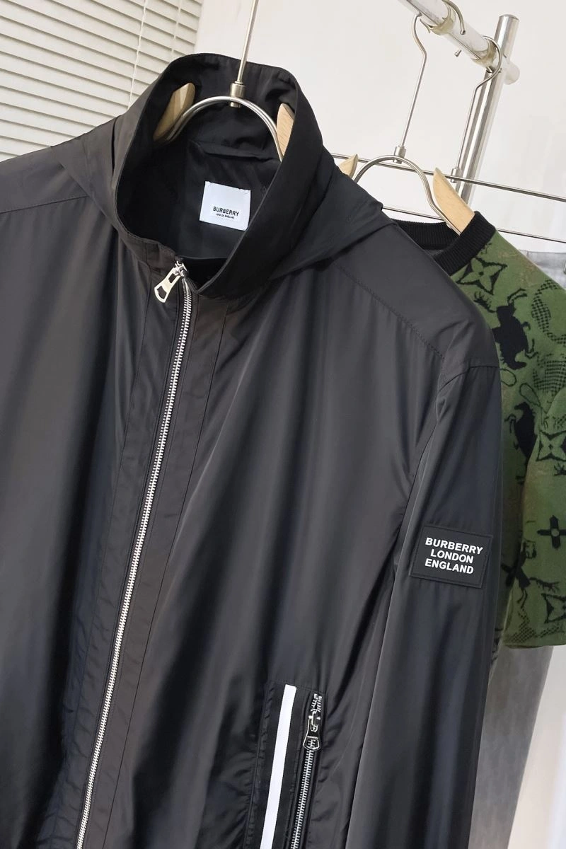 Vibrant Burberry Outwear 105581