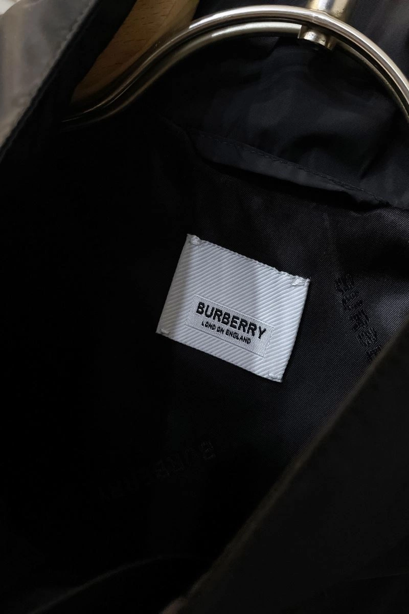 Vibrant Burberry Outwear 105581
