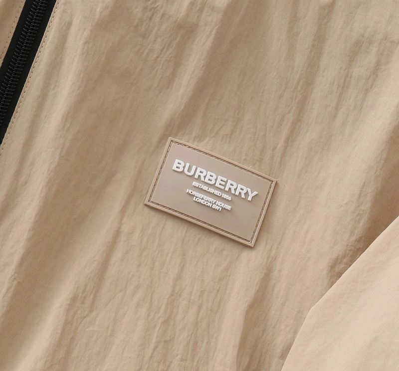 Burberry Outwear TravelReady 105551