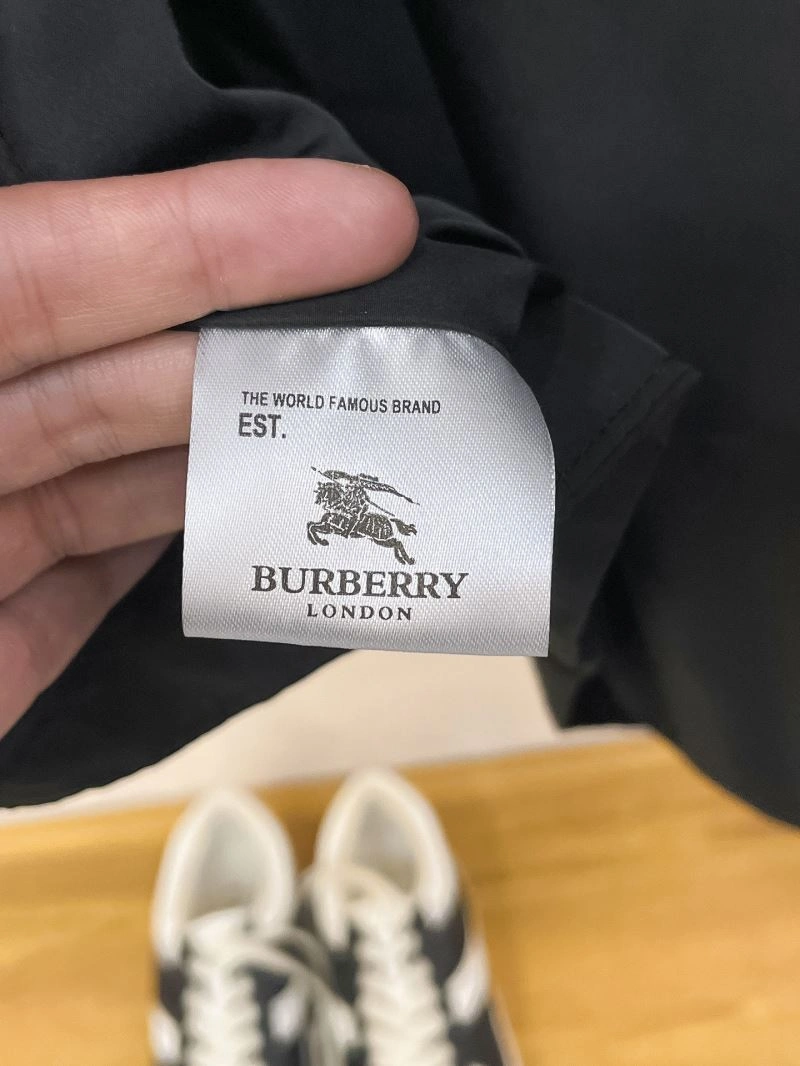 Sleek Burberry Outwear 102728