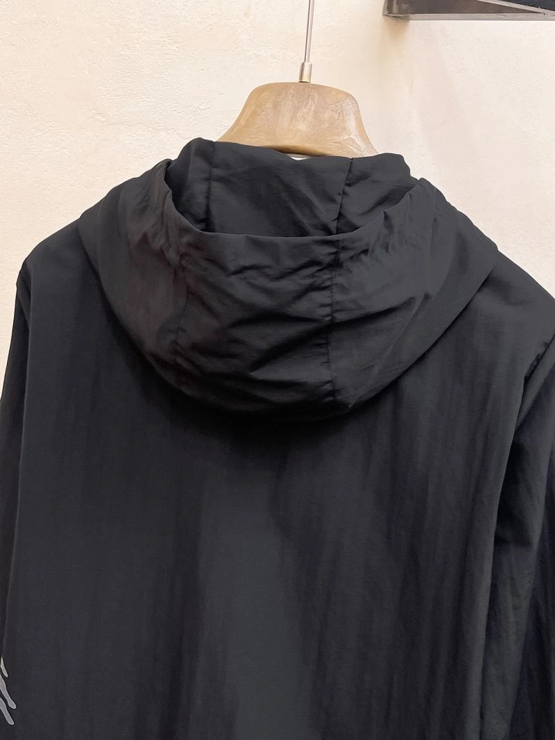 Sleek Burberry Outwear 102728