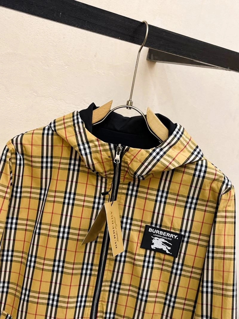 Elegant Burberry Outwear 102720