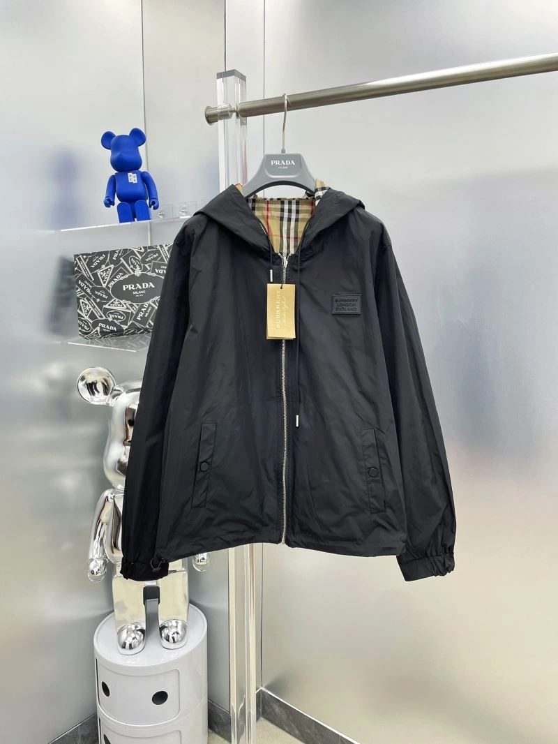 Lightweight Burberry Outwear 102671