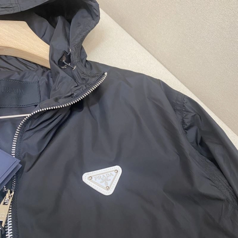 Breathable Burberry Outwear 102253