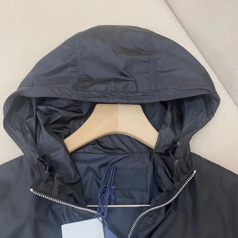 Breathable Burberry Outwear 102253