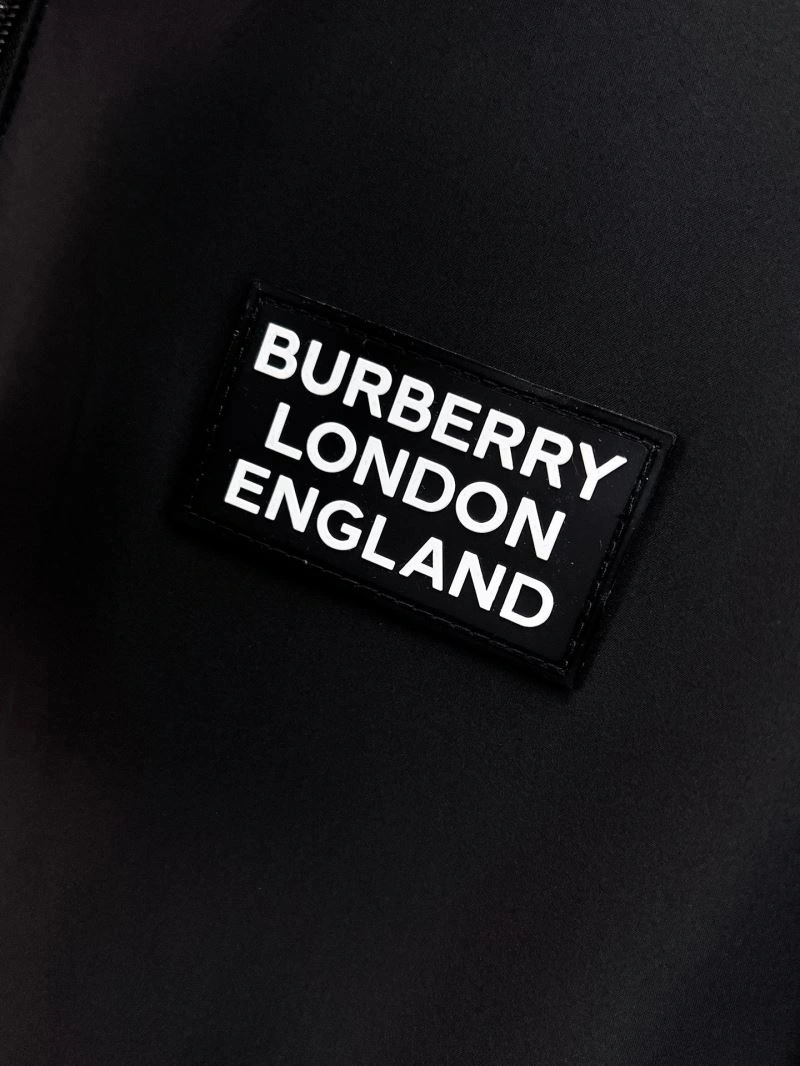 Burberry Outwear WaterResistant 102108