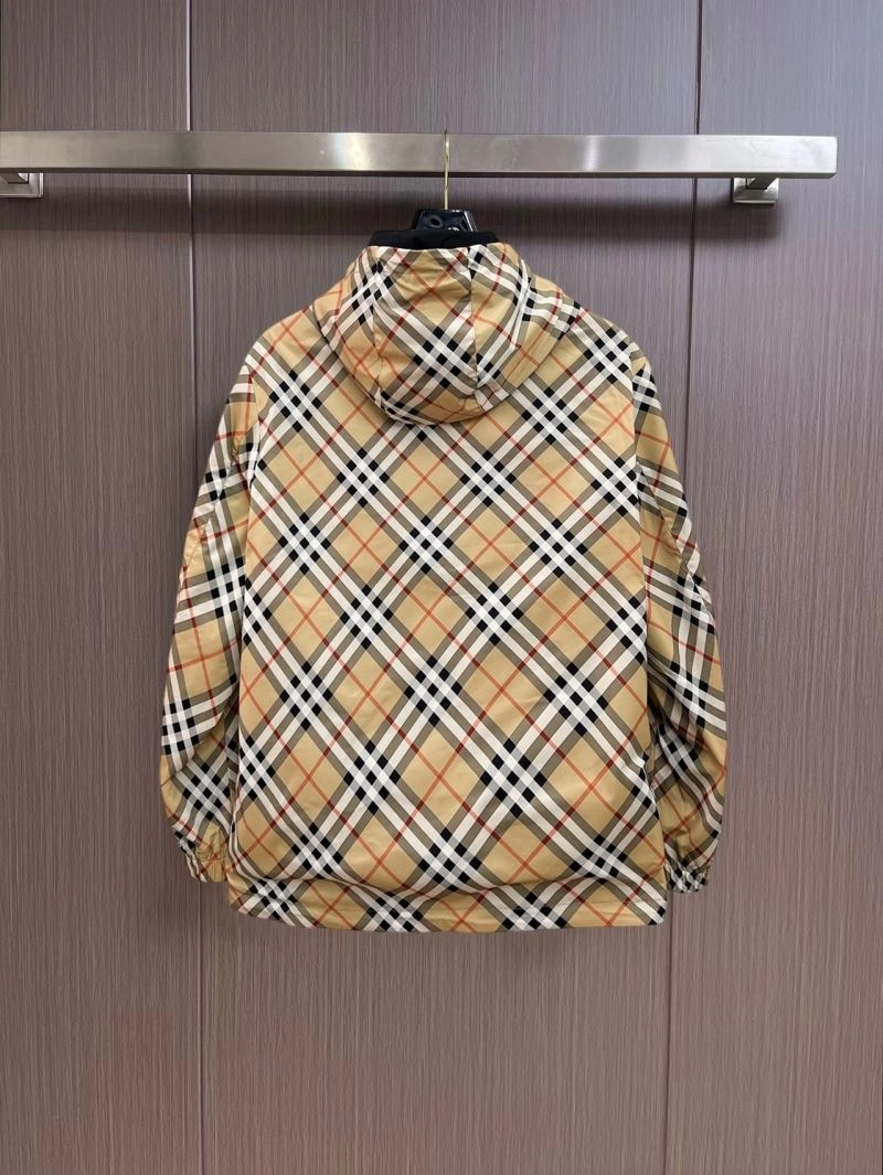 Burberry Outwear WaterResistant 102108