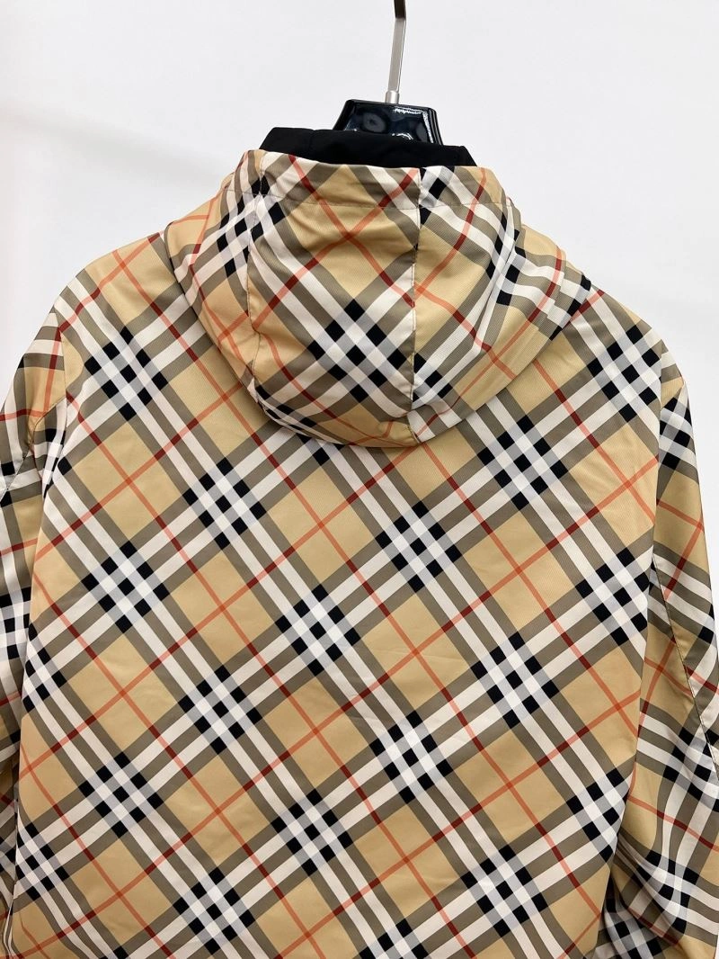 Burberry Outwear WaterResistant 102108