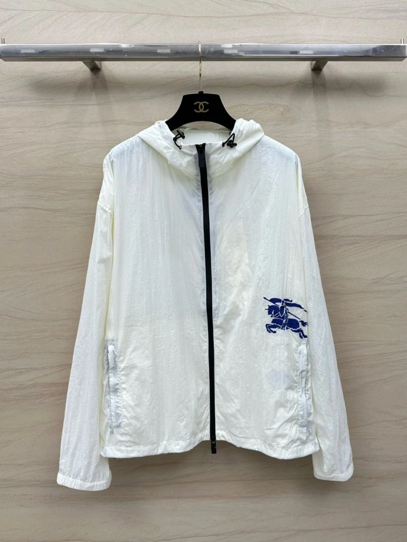 Trendsetting Burberry Outwear 99169