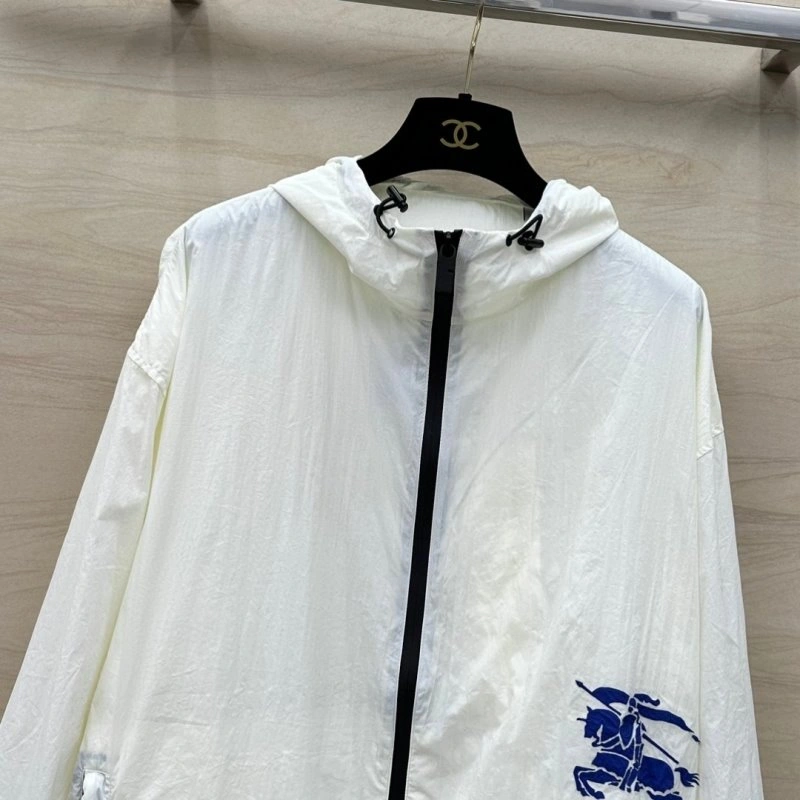Trendsetting Burberry Outwear 99169