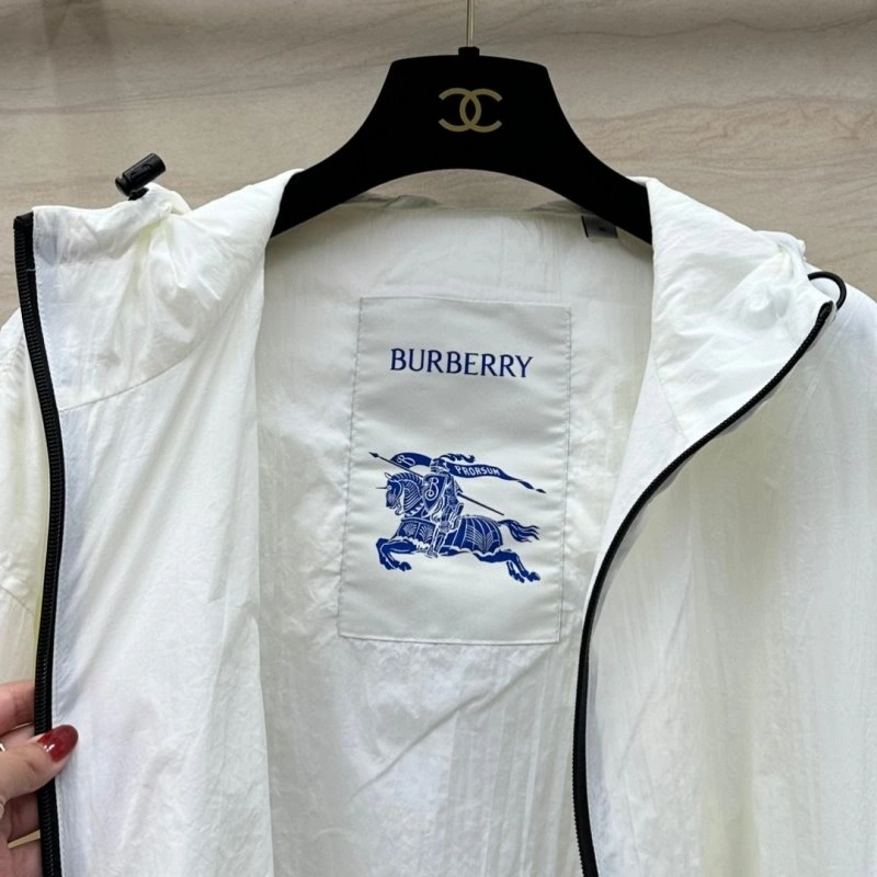 Trendsetting Burberry Outwear 99169