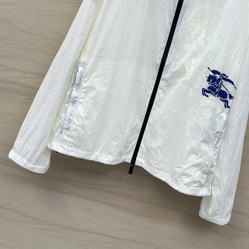 Trendsetting Burberry Outwear 99169