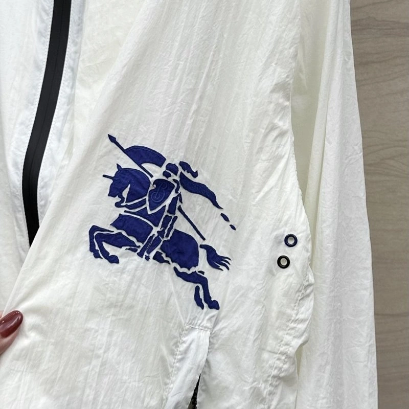 Trendsetting Burberry Outwear 99169